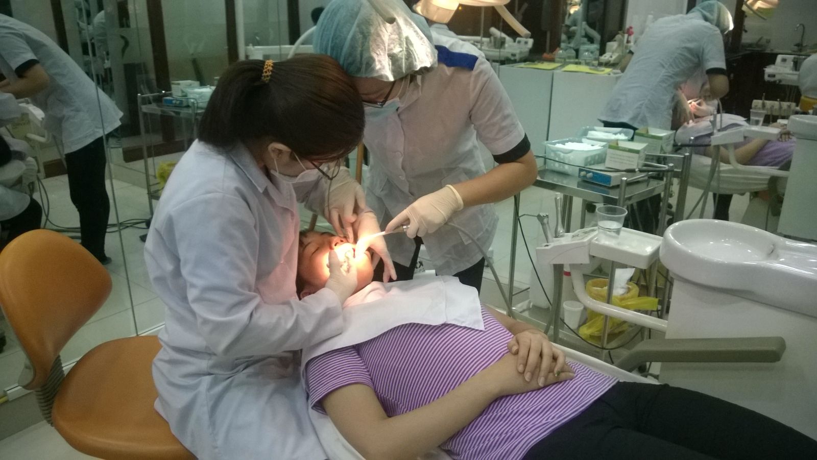 Các loại răng sứ phổ biến khi bọc răng sứ quận 8